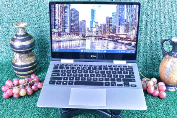 DELL Inspiron 7386 2in1 intel(R) Core(TM) i5-8265U 1.60Ghz QUAD-CORE 1TB(SSD)-8GB(RAM) (REFURBISHED)
