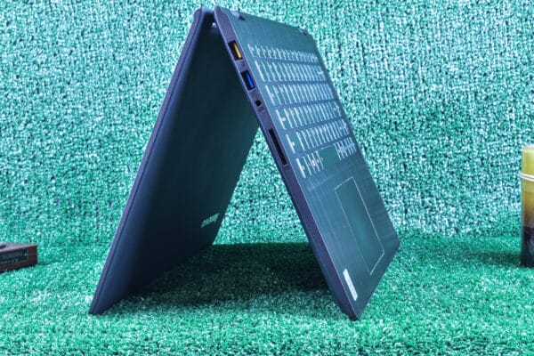 Lenovo Yoga 3 , 2in1 Intel(R) Core(TM) i5-5200U-2.50Ghz 8Gb RAM- 800GB(SSD) (REFURBISHED) - Image 8
