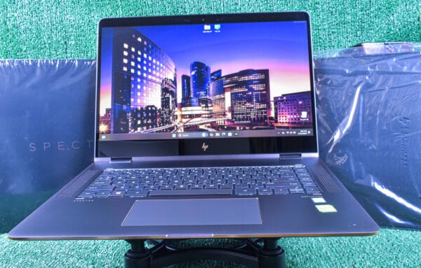 HP Spectre X360 GOLD - 2in1 Intel(R) CORE i7-7500u 1TB(SSD)-24GB(RAM) (REFURBISHED)