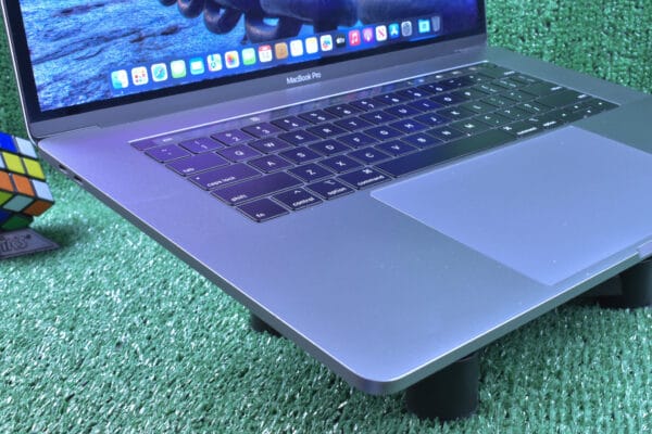 MACBOOK PRO A1990 intel i9 Turbo Boost HEXA-CORE_512GB(SSD)-32GB(RAM)_REFURBISHED - Image 3